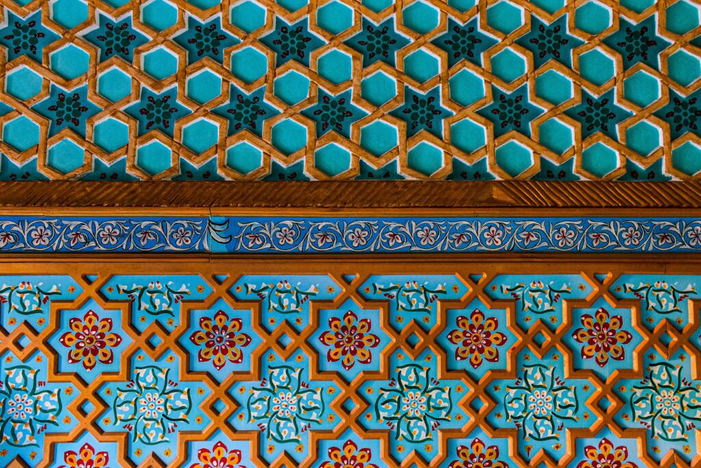 Colorful geometric Islamic pattern showcasing intricate design and vibrant colors.